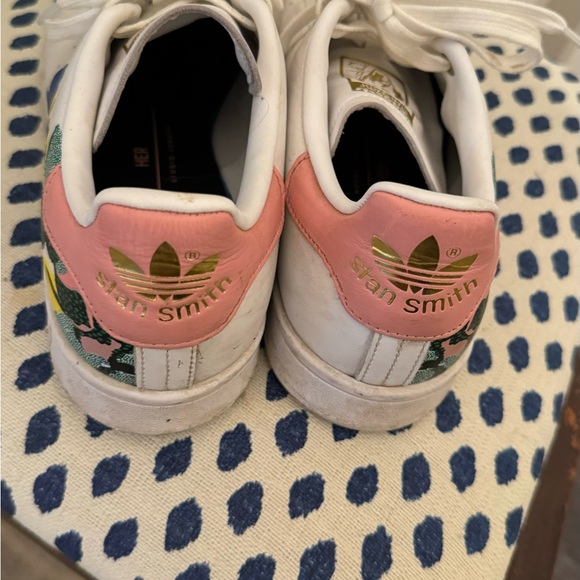Stan Smith Adidas size ten white pink and floral shoe - Picture 5 of 6